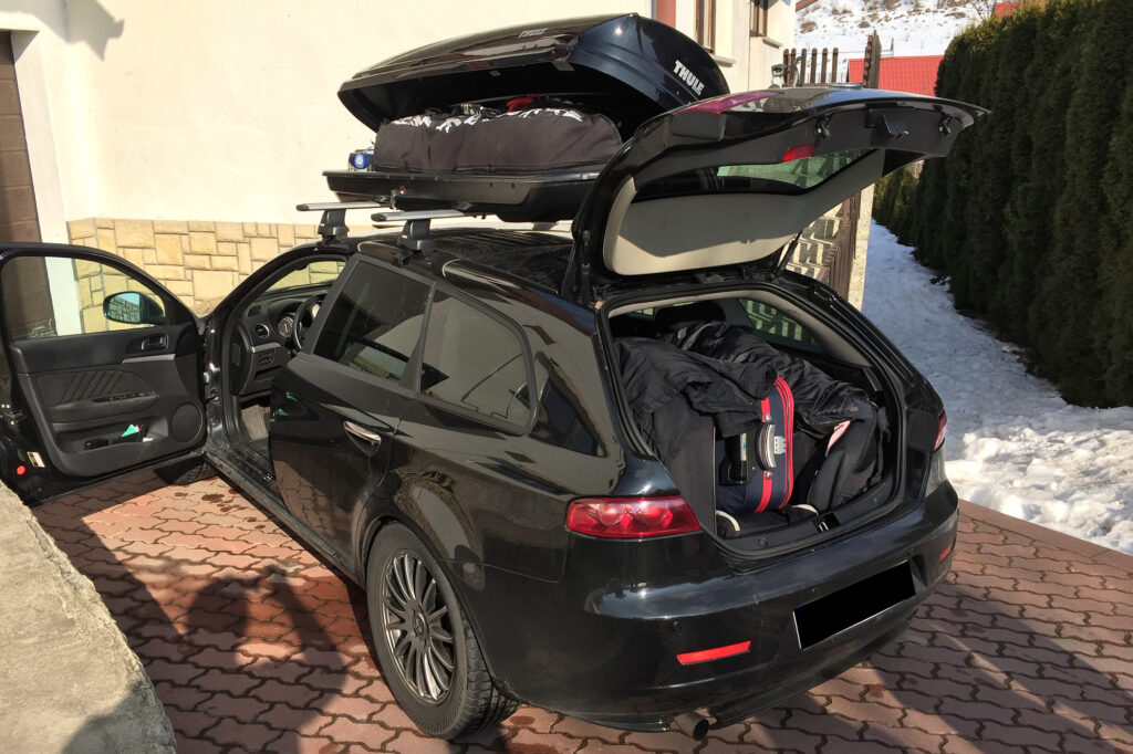 Jak zabezpieczyć bagaż w boxie dachowym przed deszczem i wilgocią?