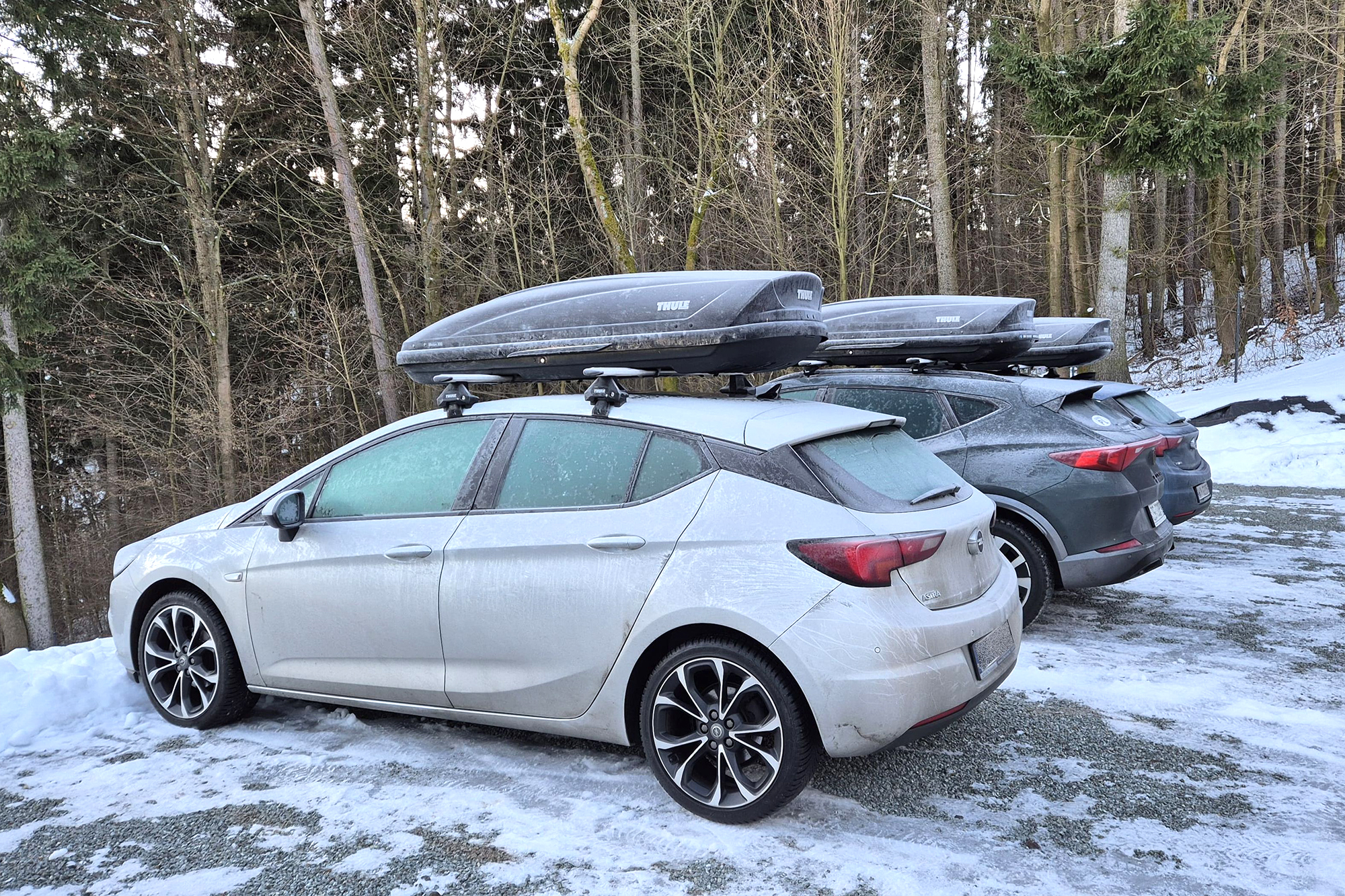 Jak zabezpieczyć bagaż w boxie dachowym przed deszczem i wilgocią?