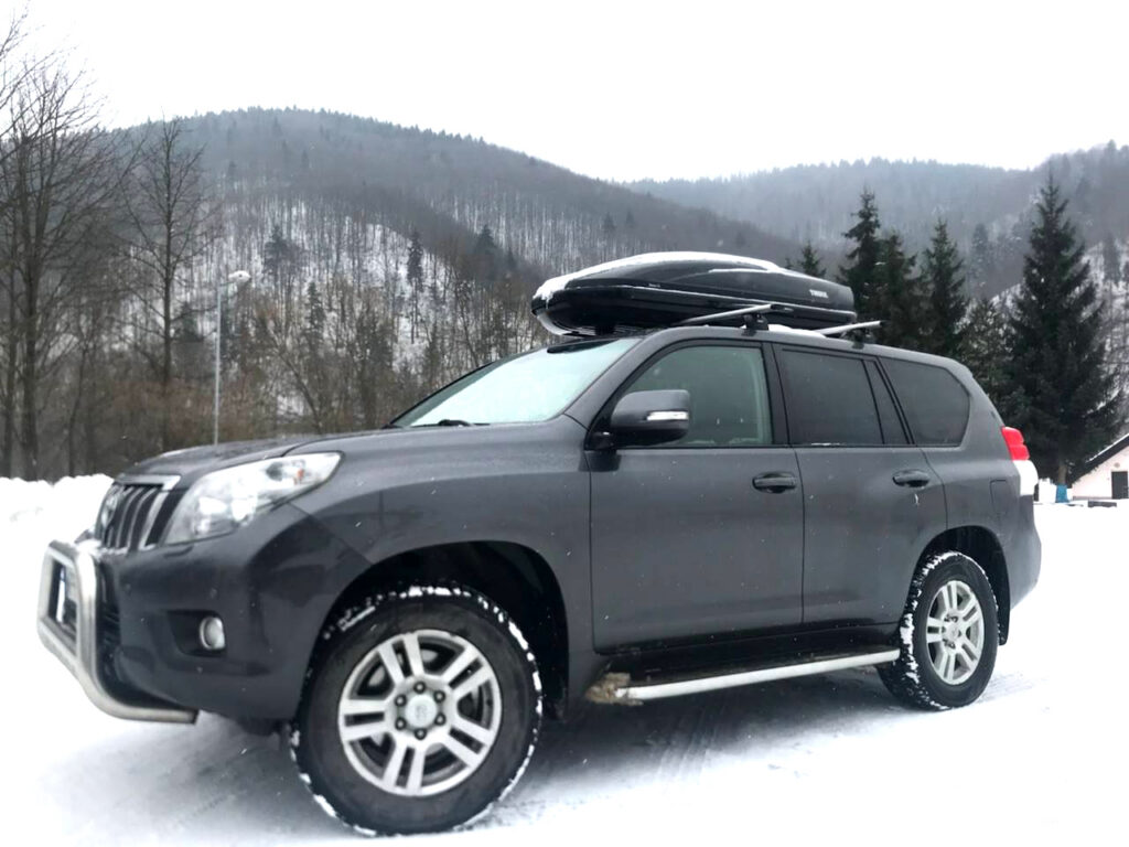 Box dachowy zimą – jak śnieg i mróz wpływają na jego użytkowanie?