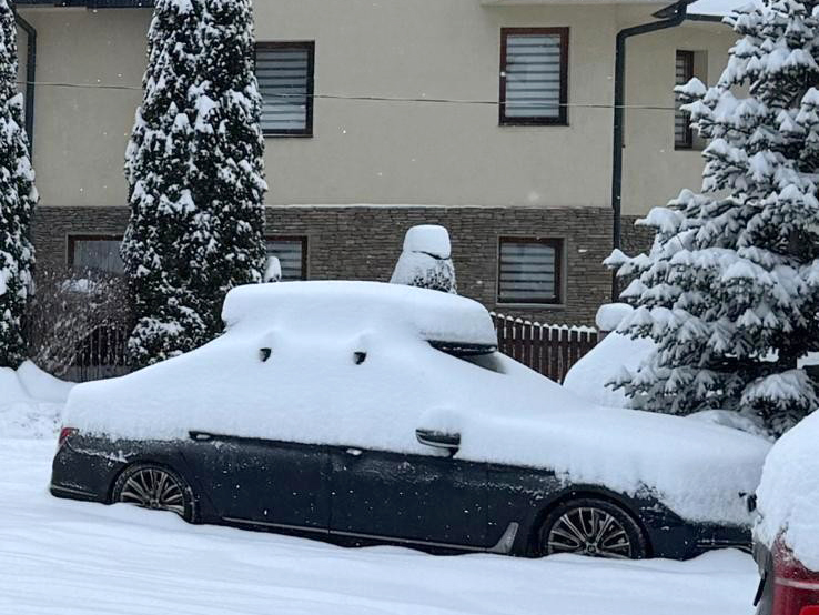 Box dachowy zimą – jak śnieg i mróz wpływają na jego użytkowanie?