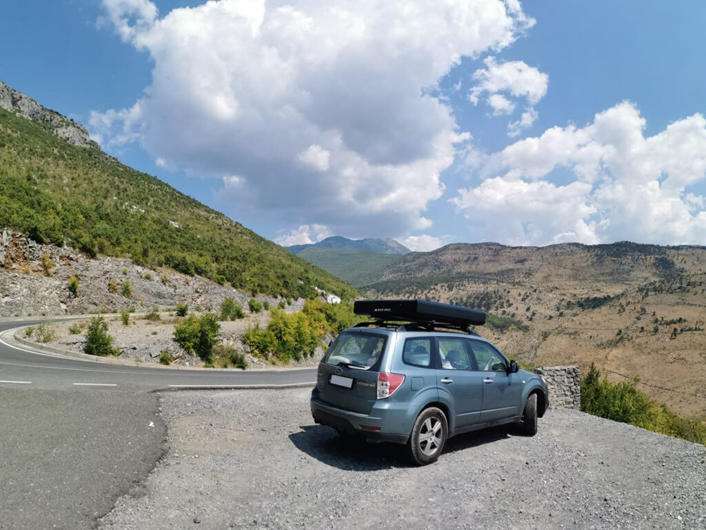 Namiot dachowy Roof Space – wygodna alternatywa dla klasycznego biwakowania