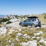 Czy na każdym samochodzie można zamontować namiot dachowy? Jak sprawdzić nośność dachu